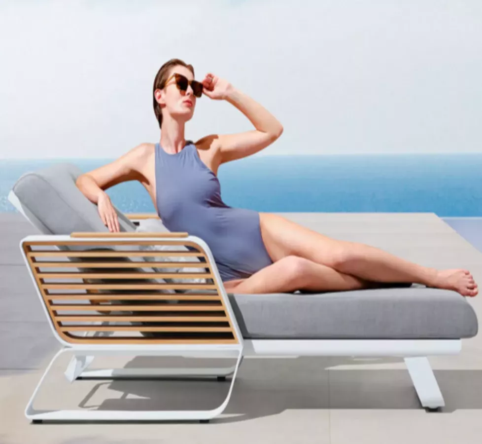 Bain de soleil Wing Pininfarina : design italien, aluminium haut de gamme.