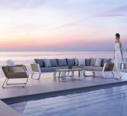 Table Basse de Jardin WING - Pininfarina | Élégance, Design et Durabilité en Teck & Aluminium – Disponible aux Antilles