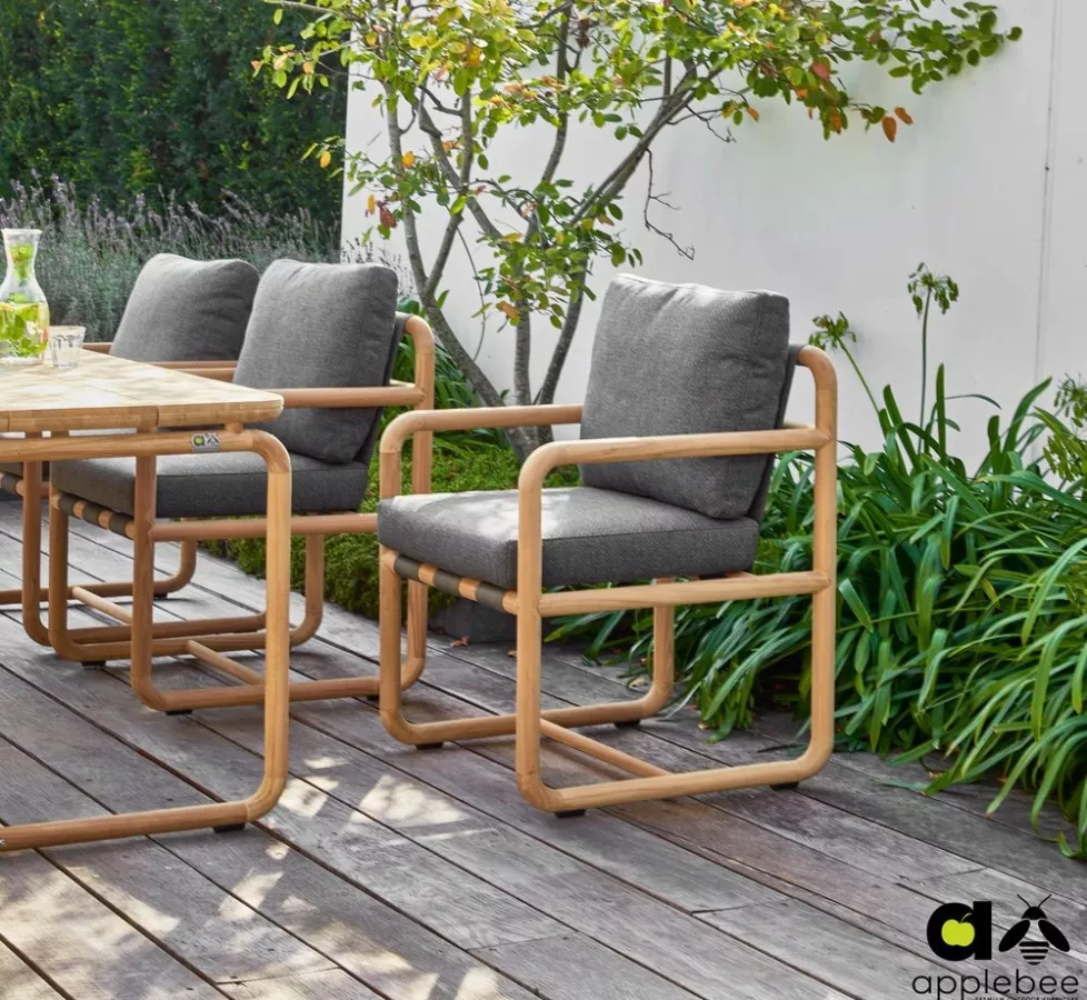 Fauteuil Repas DOLCE Gris en Teck Massif – Apple Bee | Mobilier Extérieur Haut de Gamme Côte d’Azur
