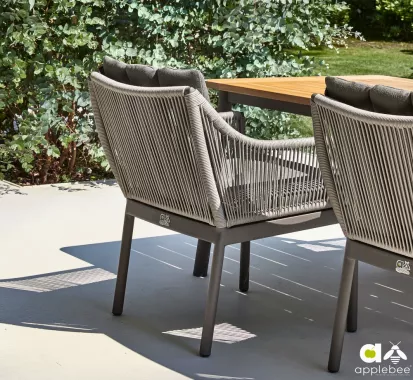 BIJOU – Table Teck & 4 Fauteuils Apple Bee | Mobilier d’Extérieur Premium pour les Antilles : Martinique, Guadeloupe, St-Martin