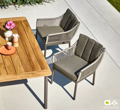 BIJOU – Table Teck & 4 Fauteuils Apple Bee | Mobilier d’Extérieur Premium pour les Antilles : Martinique, Guadeloupe, St-Martin