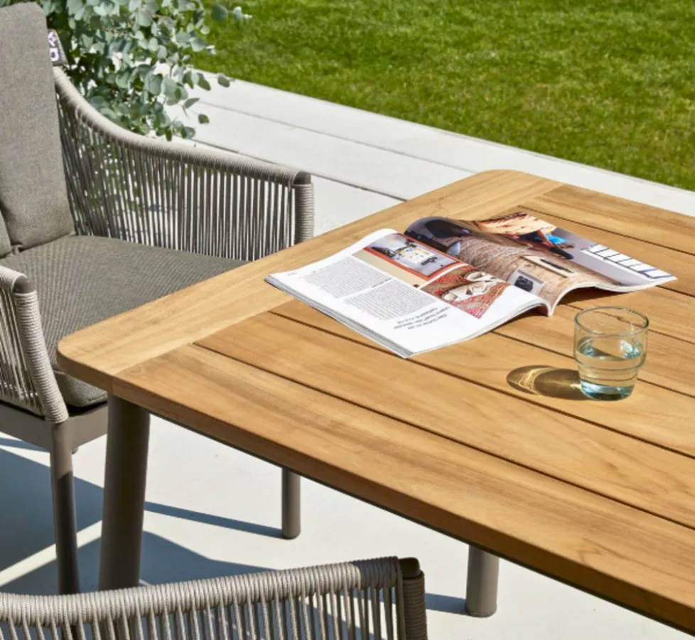 BIJOU – Table Teck & 4 Fauteuils Apple Bee | Mobilier d’Extérieur Premium pour les Antilles : Martinique, Guadeloupe, St-Martin