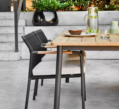 Ensemble repas extérieur table et fauteuil aluminium ELLE Apple Bee – Élégance et design outdoor d’exception | Côte d’Azur