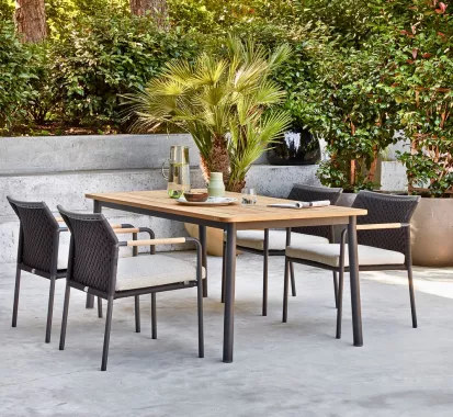 Table à Manger ELLE Aluminium Noir & Teck – Apple Bee | Mobilier Extérieur Haut de Gamme Côte d’Azur & Monaco