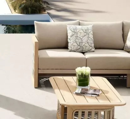 Salon d’angle RIVA en teck, conçu par Claudio Bellini – Salon de jardin haut de gamme Côte d’Azur | Azur Lounge