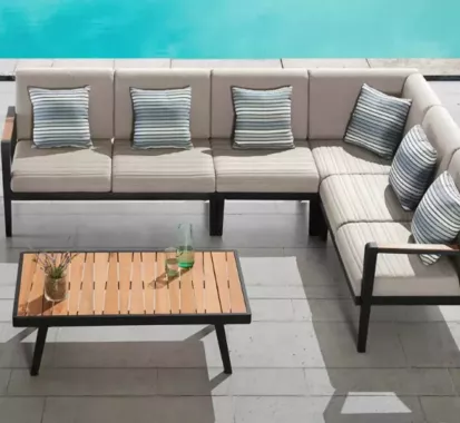 Salon d’angle EMOTI 6 places – Élégance et design pour terrasse et piscine en Provence Alpes Maritimes & Monaco