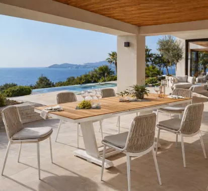 Table à manger extensible AMBREA 180/240 cm – Teck & Aluminium haut de gamme | PACA
